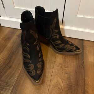 Very G Roma Black Embroidered Western Booties Cowgirl Boots Size 7.5